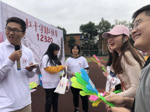 “红十字 红丝带·12320防艾青春行”在四川启动