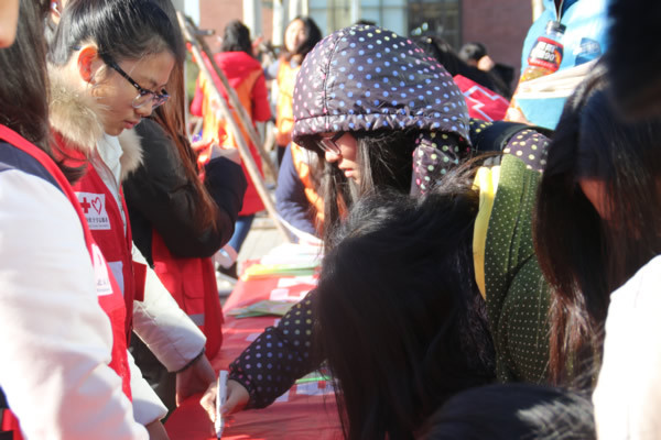 北京城市学院12.1防艾外展照片